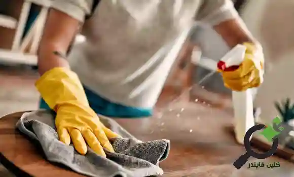 طرق احترافية لتنظيف المنازل تشمل استخدام أدوات مخصصة ومنظفات فعّالة لتنظيف الأرضيات والأسطح